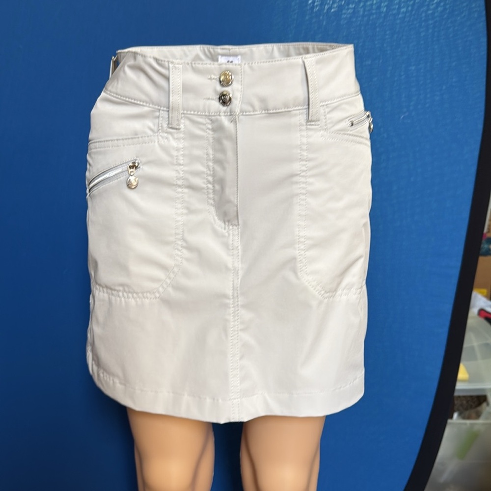 Daily Sports Basic Women's  Glam Stretch Golf Skort- size  2